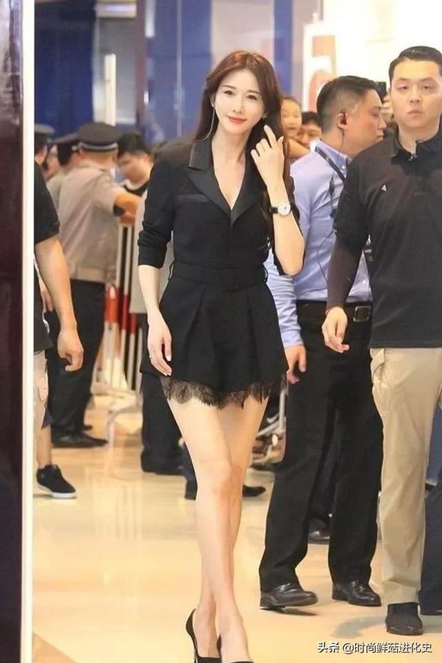45岁林志玲婚后真敢穿!西装光腿穿还不够,露出打底短裤太尴尬 45岁林志玲婚后真敢穿!西装光腿穿还不够,露出打底短裤太尴尬