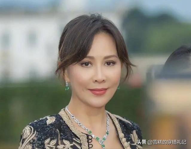 50以上的女人,尽量别带这5种“饰品”,显廉价还拉低档次 50以上的女人,尽量别带这5种“饰品”,显廉价还拉低档次