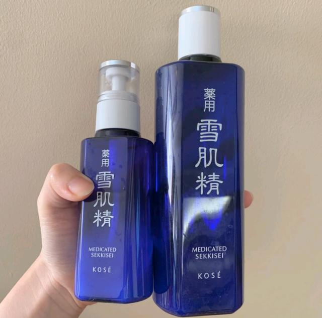 大品牌水乳剂“红黑名单”,雪肌精华含有酒精,粉状水敏肌,小心,不要选错! 大品牌水乳剂“红黑名单”,雪肌精华含有酒精,粉状水敏肌,小心,不要选错!