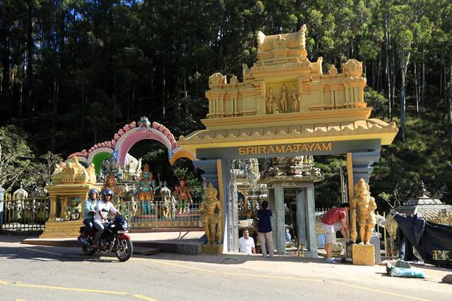 卡塔拉加玛 各种宗教寺庙紧邻的斯里兰卡第二大朝拜